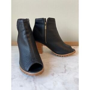 Seven7 Peep Toe Boot w 3” Heel Zippered Sides Womens Sz 10 Shoes Block Heel